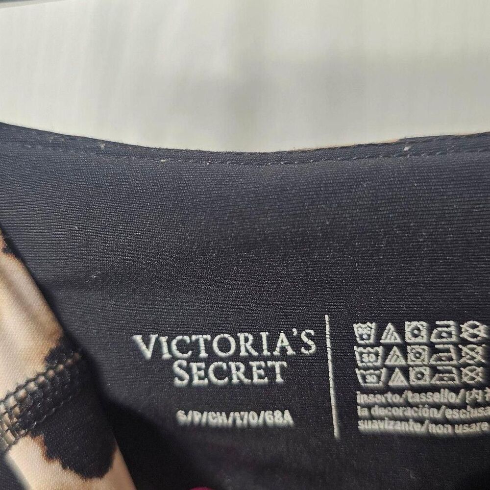 Victoria's Secret Leopard Print Athletic Leggings with Side Pockets - Picture 7 of 8